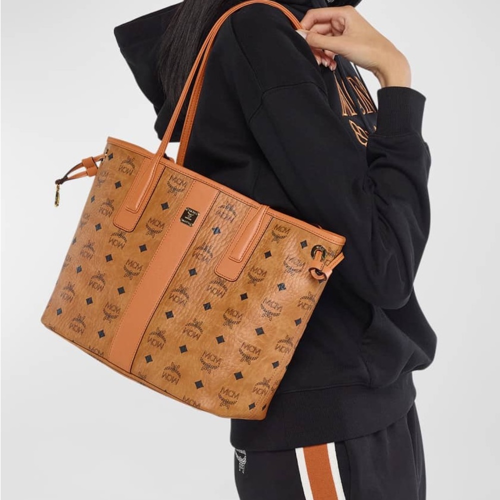MCM
Liz Small Reversible Shopper Tote Bag - Picture 3 of 5
